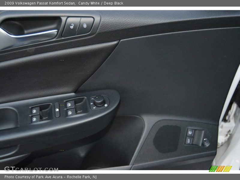 Candy White / Deep Black 2009 Volkswagen Passat Komfort Sedan