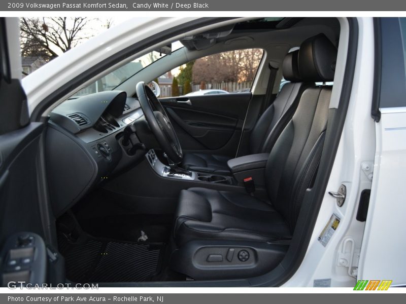Candy White / Deep Black 2009 Volkswagen Passat Komfort Sedan