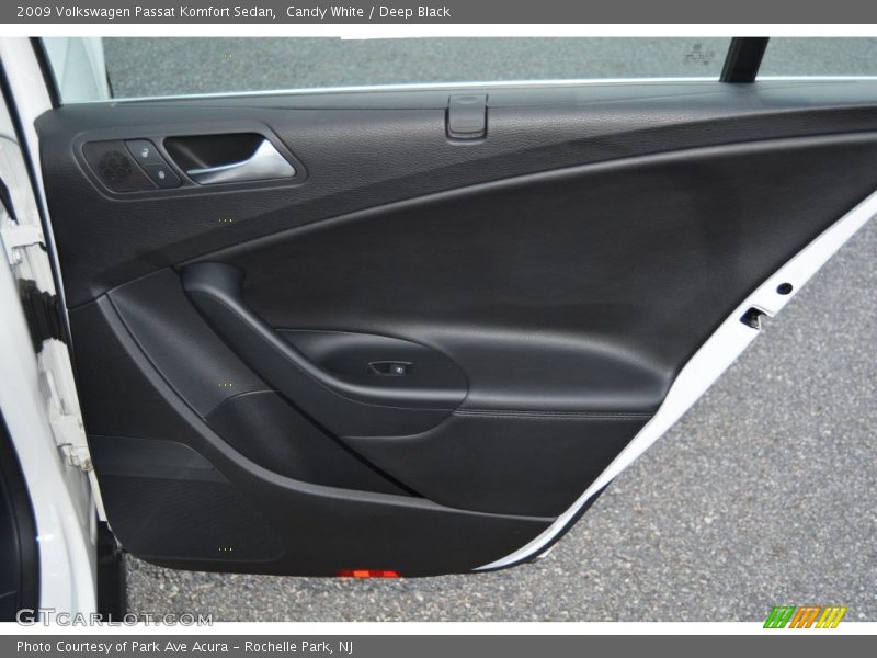 Candy White / Deep Black 2009 Volkswagen Passat Komfort Sedan