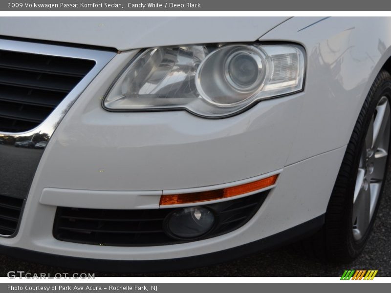 Candy White / Deep Black 2009 Volkswagen Passat Komfort Sedan