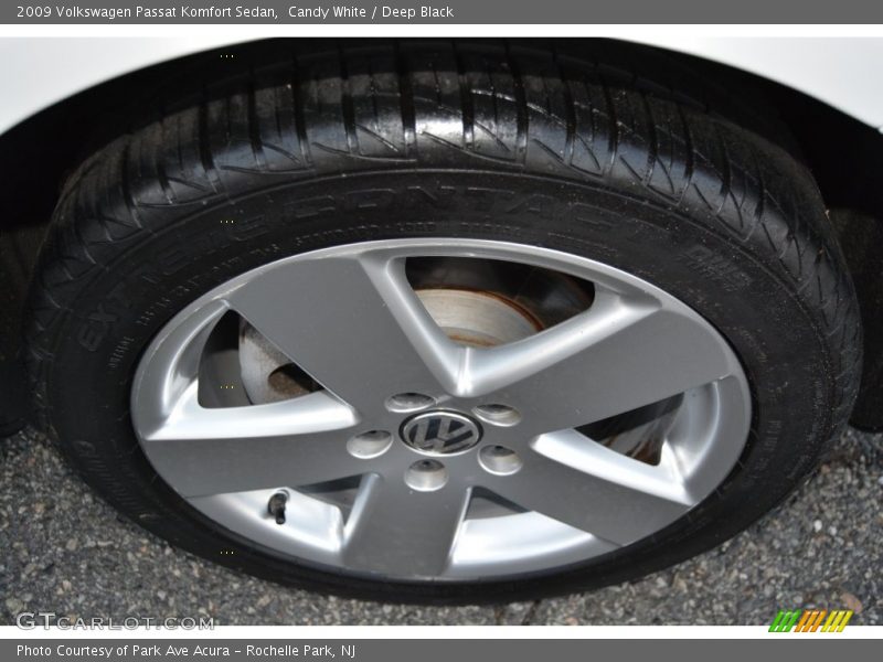 Candy White / Deep Black 2009 Volkswagen Passat Komfort Sedan