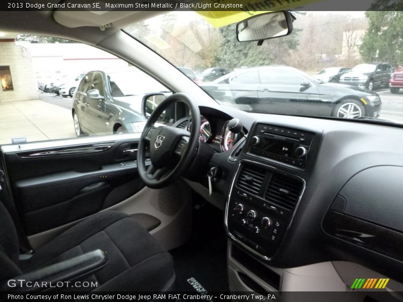 Maximum Steel Metallic / Black/Light Graystone 2013 Dodge Grand Caravan SE