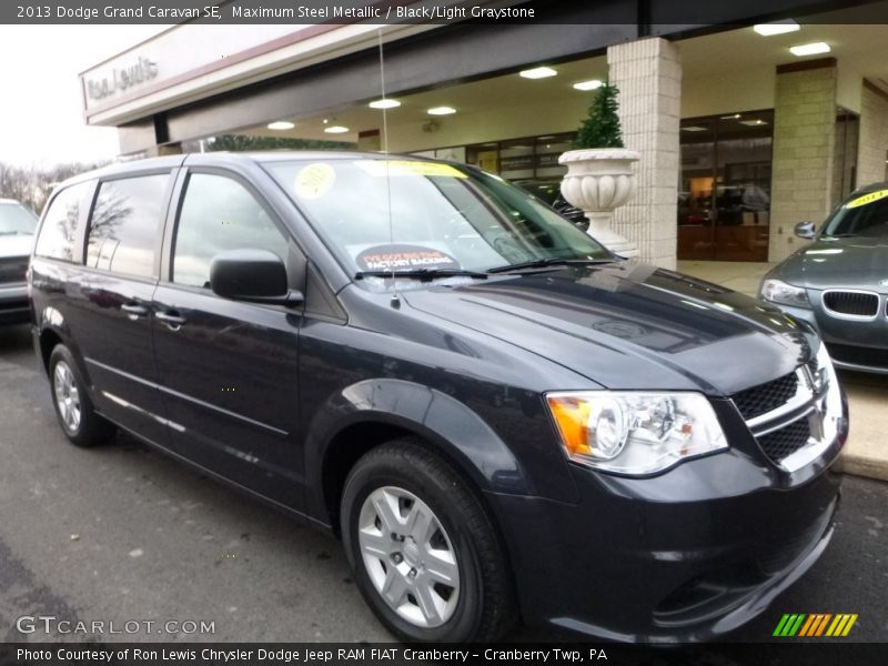 Maximum Steel Metallic / Black/Light Graystone 2013 Dodge Grand Caravan SE