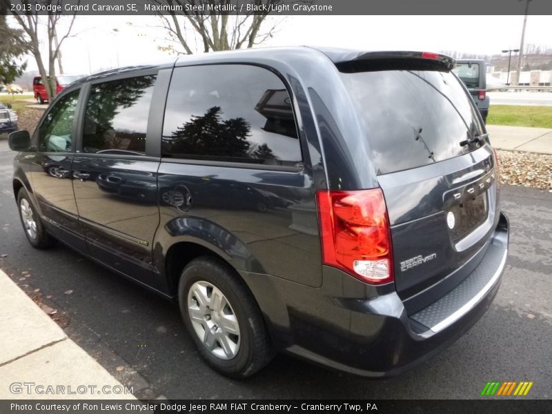 Maximum Steel Metallic / Black/Light Graystone 2013 Dodge Grand Caravan SE