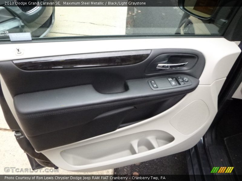 Maximum Steel Metallic / Black/Light Graystone 2013 Dodge Grand Caravan SE