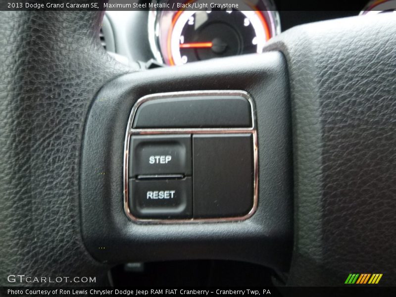 Maximum Steel Metallic / Black/Light Graystone 2013 Dodge Grand Caravan SE