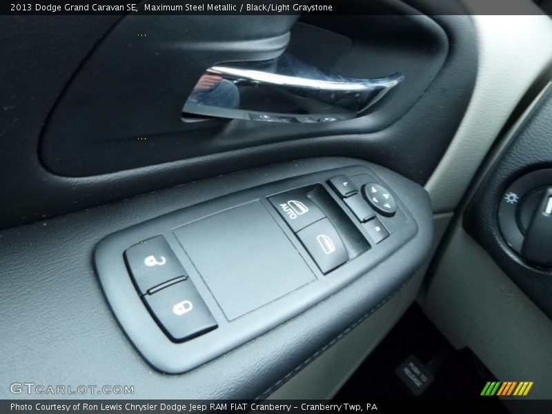 Maximum Steel Metallic / Black/Light Graystone 2013 Dodge Grand Caravan SE