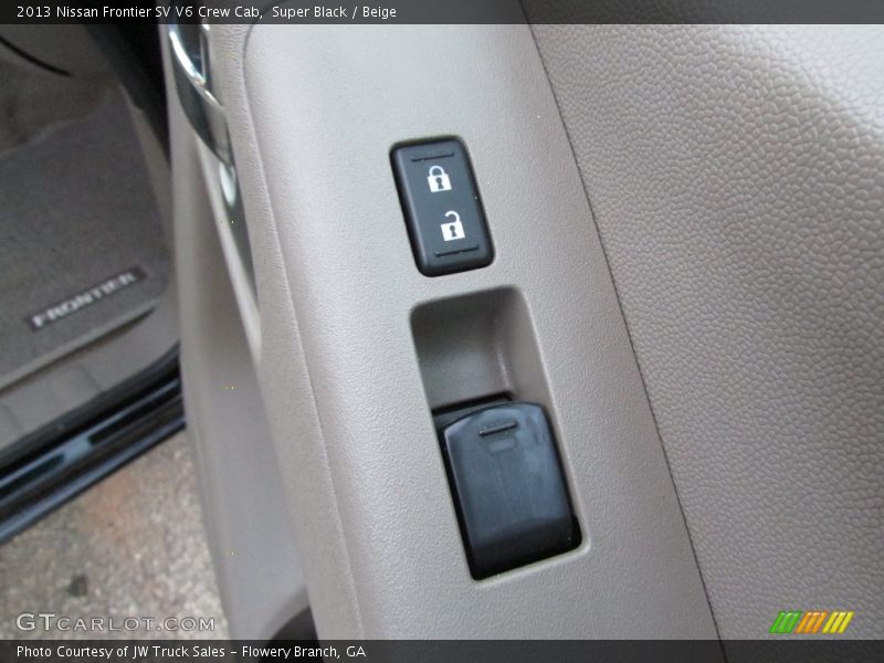 Super Black / Beige 2013 Nissan Frontier SV V6 Crew Cab