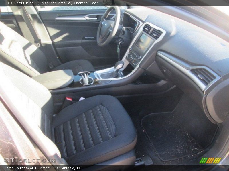 Magnetic Metallic / Charcoal Black 2016 Ford Fusion SE