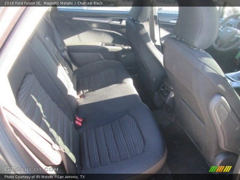 Magnetic Metallic / Charcoal Black 2016 Ford Fusion SE