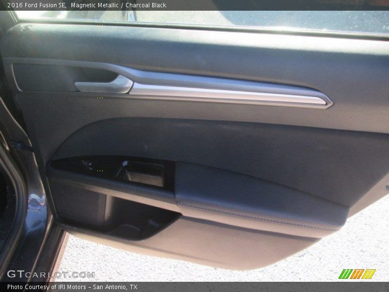 Magnetic Metallic / Charcoal Black 2016 Ford Fusion SE