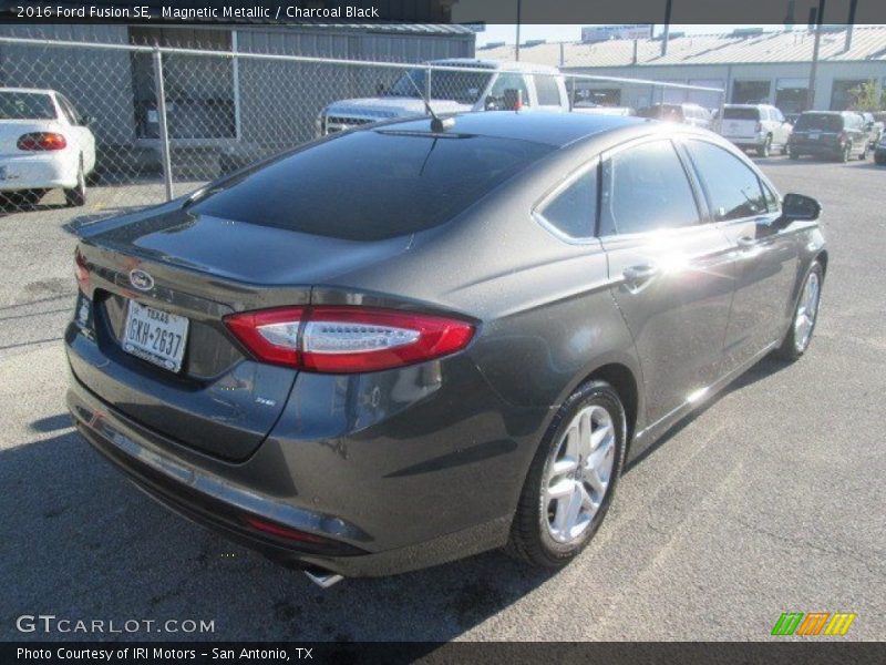 Magnetic Metallic / Charcoal Black 2016 Ford Fusion SE