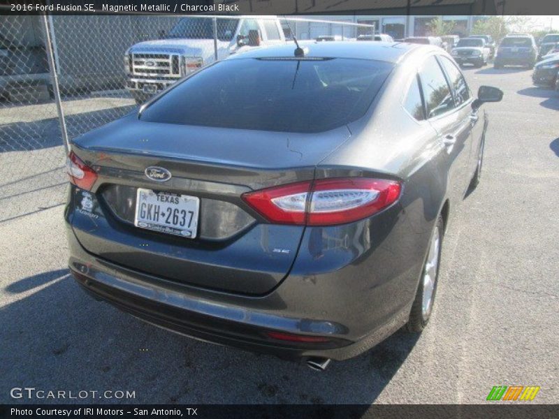 Magnetic Metallic / Charcoal Black 2016 Ford Fusion SE