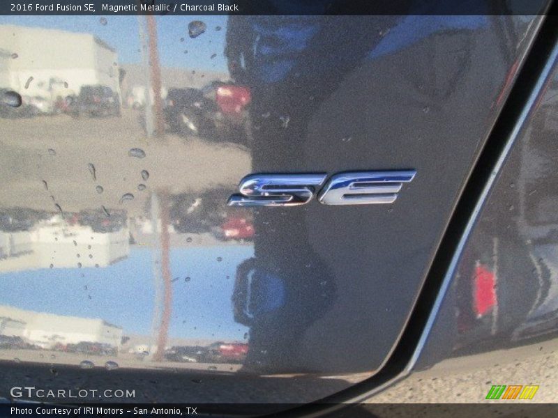 Magnetic Metallic / Charcoal Black 2016 Ford Fusion SE