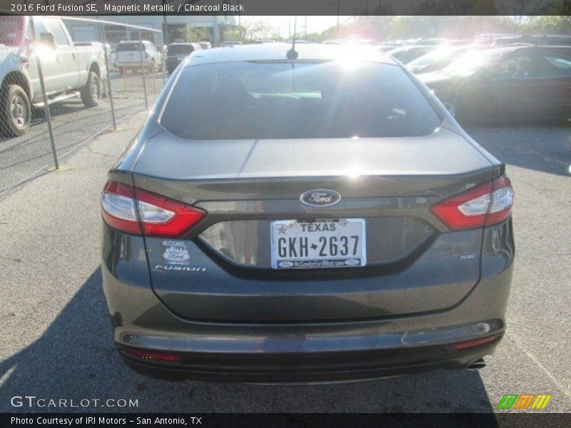 Magnetic Metallic / Charcoal Black 2016 Ford Fusion SE
