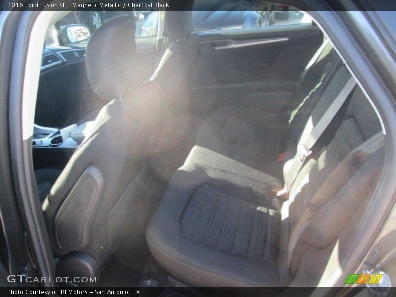 Magnetic Metallic / Charcoal Black 2016 Ford Fusion SE