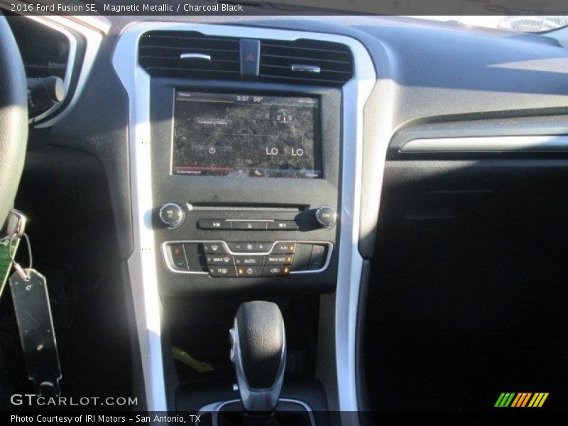 Magnetic Metallic / Charcoal Black 2016 Ford Fusion SE