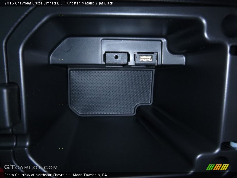 Tungsten Metallic / Jet Black 2016 Chevrolet Cruze Limited LT