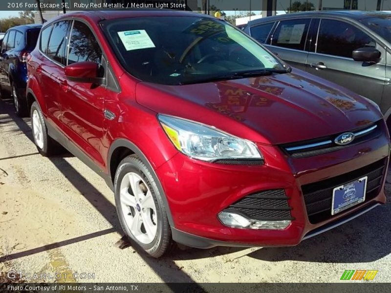 Ruby Red Metallic / Medium Light Stone 2016 Ford Escape SE