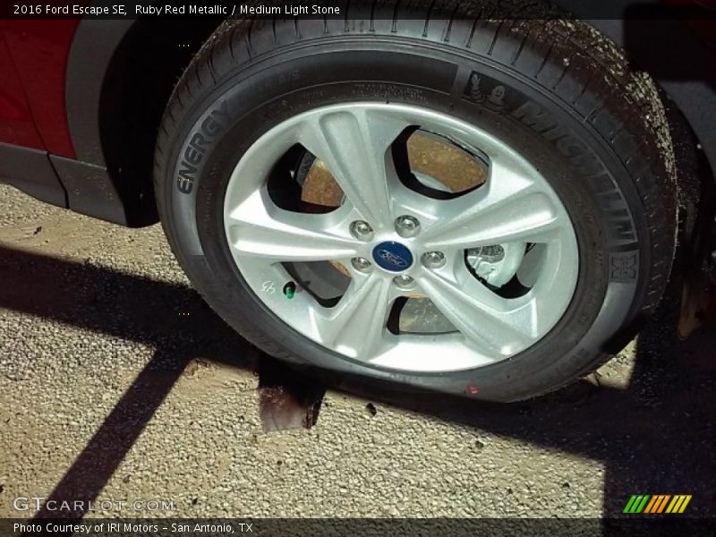 Ruby Red Metallic / Medium Light Stone 2016 Ford Escape SE
