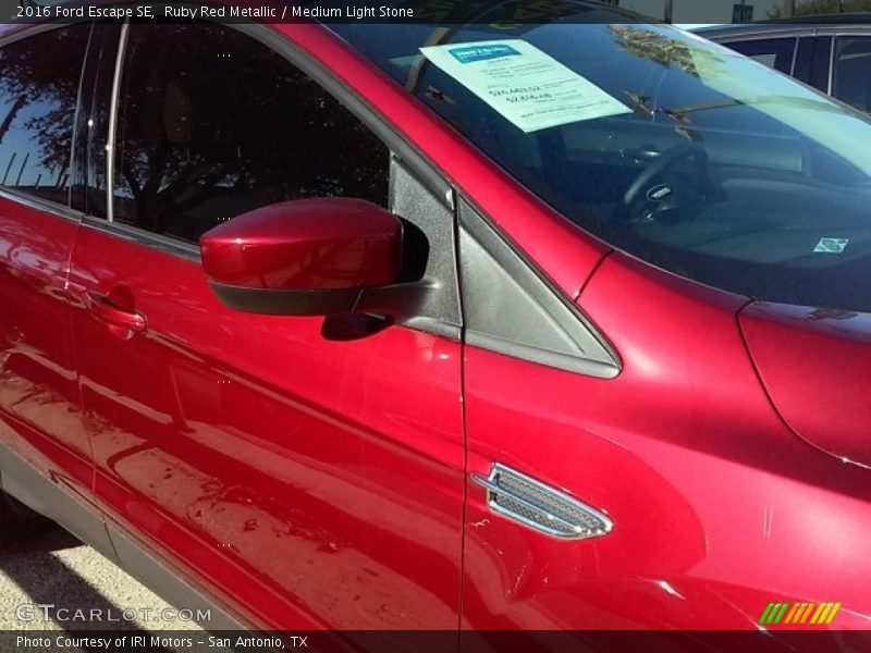 Ruby Red Metallic / Medium Light Stone 2016 Ford Escape SE