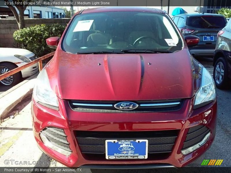 Ruby Red Metallic / Medium Light Stone 2016 Ford Escape SE