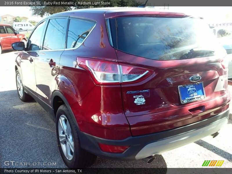 Ruby Red Metallic / Medium Light Stone 2016 Ford Escape SE