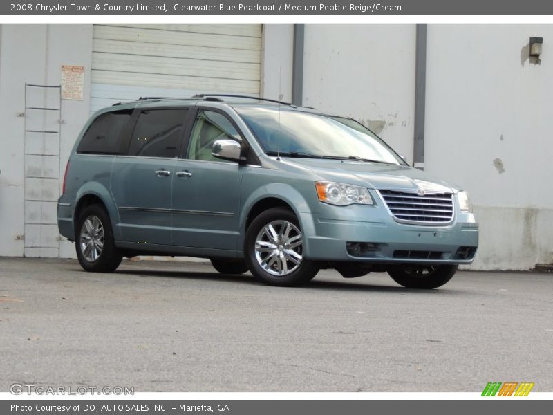 Front 3/4 View of 2008 Town & Country Limited