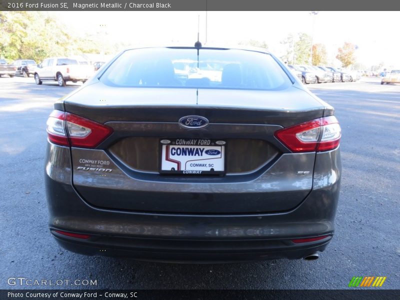 Magnetic Metallic / Charcoal Black 2016 Ford Fusion SE