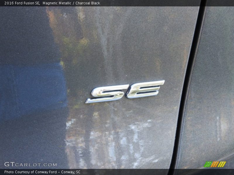 Magnetic Metallic / Charcoal Black 2016 Ford Fusion SE