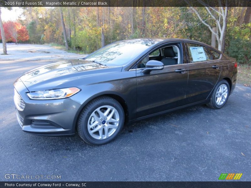 Magnetic Metallic / Charcoal Black 2016 Ford Fusion SE
