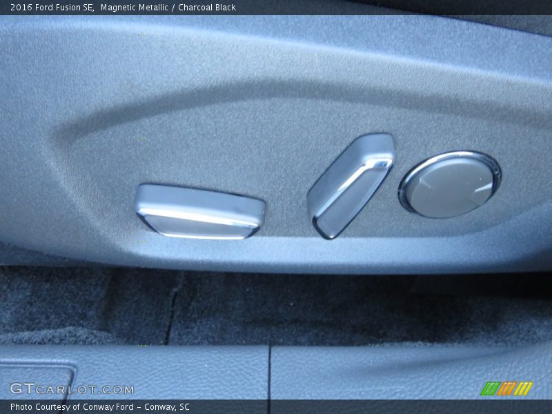 Magnetic Metallic / Charcoal Black 2016 Ford Fusion SE