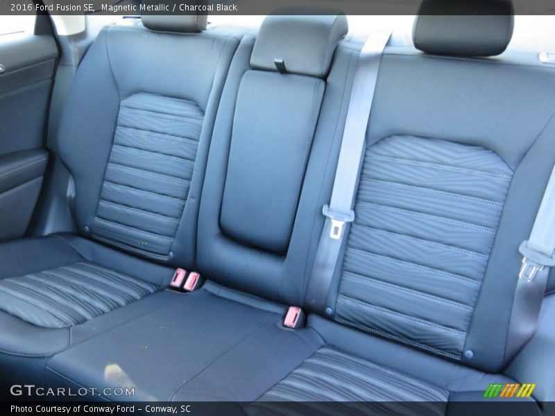 Magnetic Metallic / Charcoal Black 2016 Ford Fusion SE