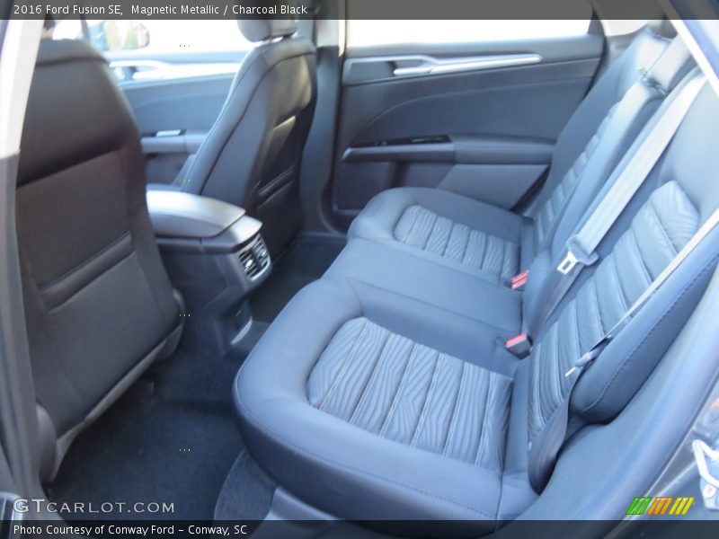 Magnetic Metallic / Charcoal Black 2016 Ford Fusion SE