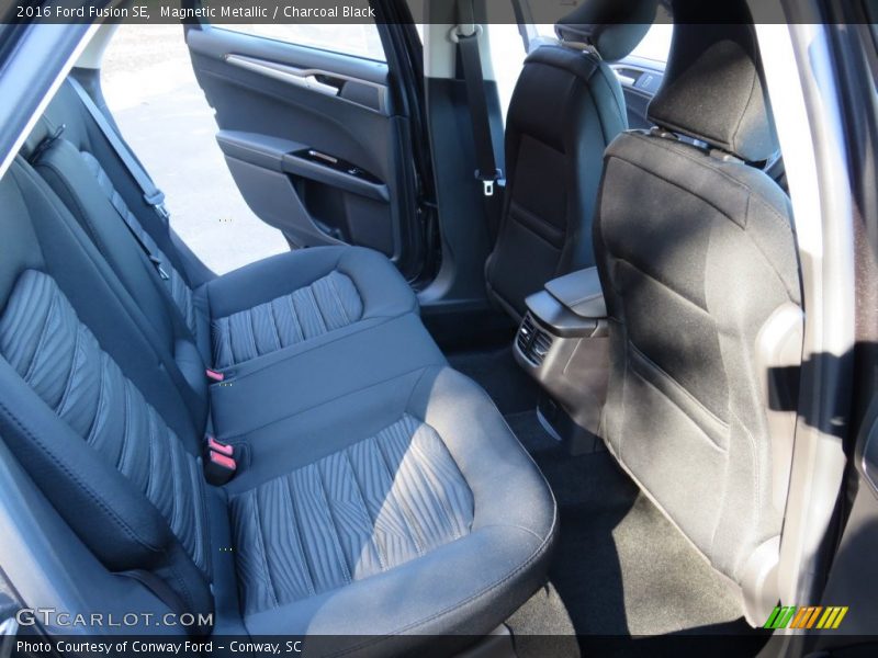 Magnetic Metallic / Charcoal Black 2016 Ford Fusion SE