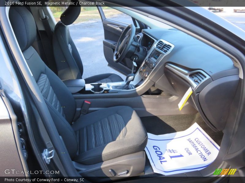 Magnetic Metallic / Charcoal Black 2016 Ford Fusion SE