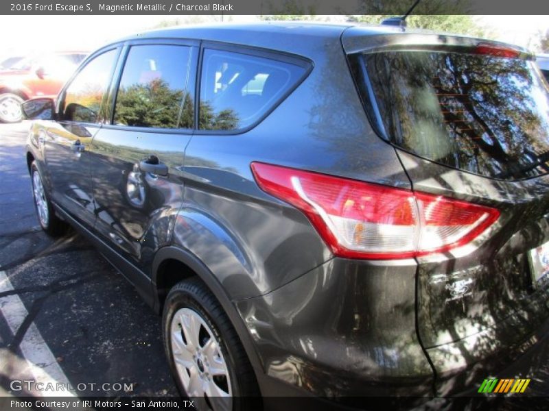 Magnetic Metallic / Charcoal Black 2016 Ford Escape S