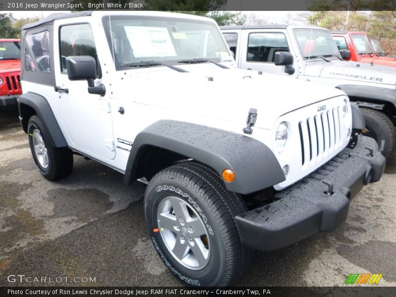 Bright White / Black 2016 Jeep Wrangler Sport
