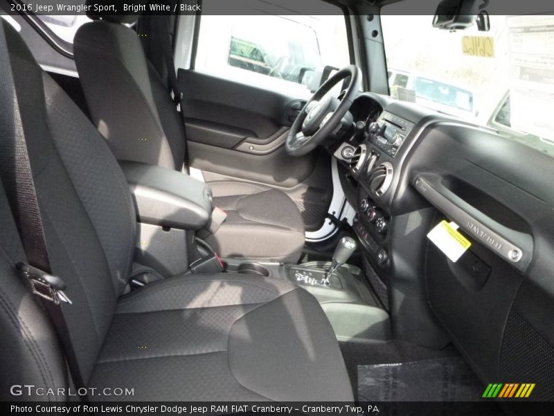 Bright White / Black 2016 Jeep Wrangler Sport
