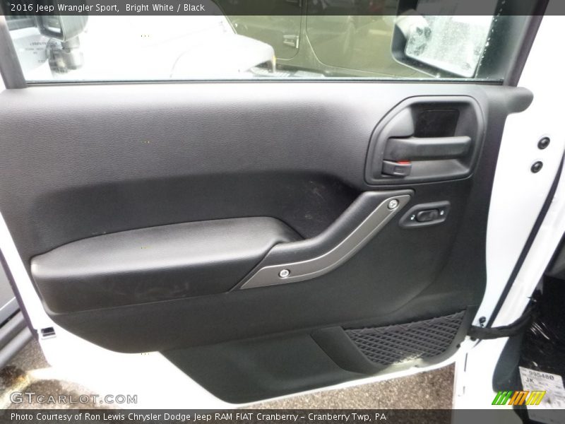 Bright White / Black 2016 Jeep Wrangler Sport