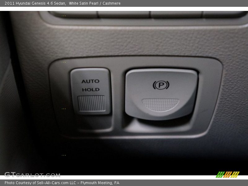 White Satin Pearl / Cashmere 2011 Hyundai Genesis 4.6 Sedan