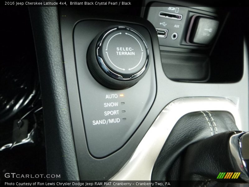 Brilliant Black Crystal Pearl / Black 2016 Jeep Cherokee Latitude 4x4