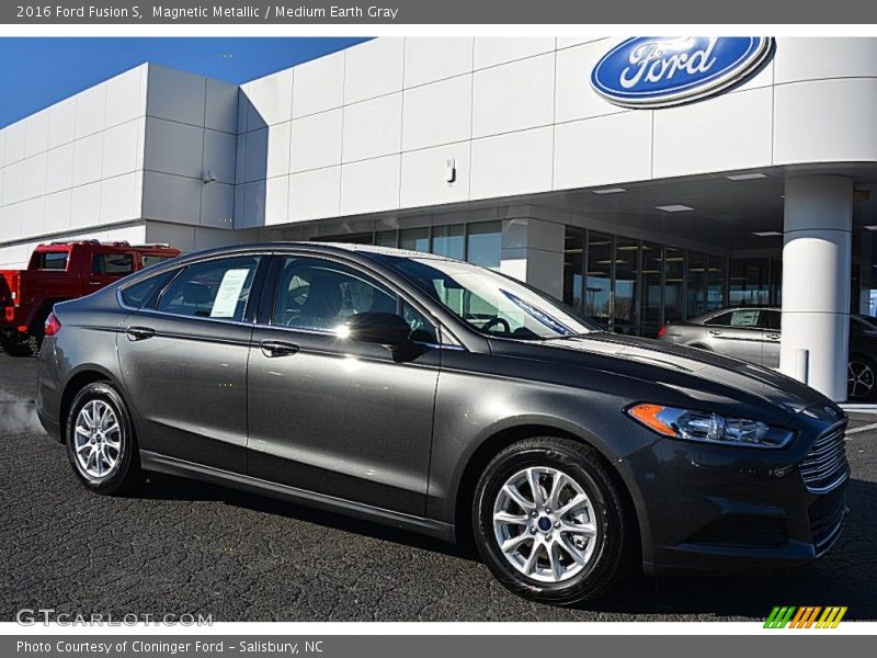 Magnetic Metallic / Medium Earth Gray 2016 Ford Fusion S