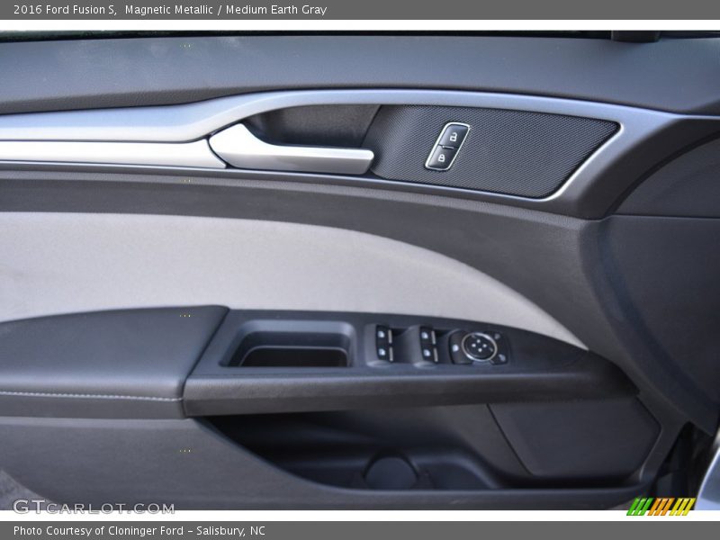 Magnetic Metallic / Medium Earth Gray 2016 Ford Fusion S