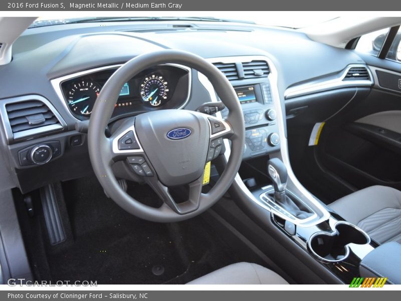 Medium Earth Gray Interior - 2016 Fusion S 