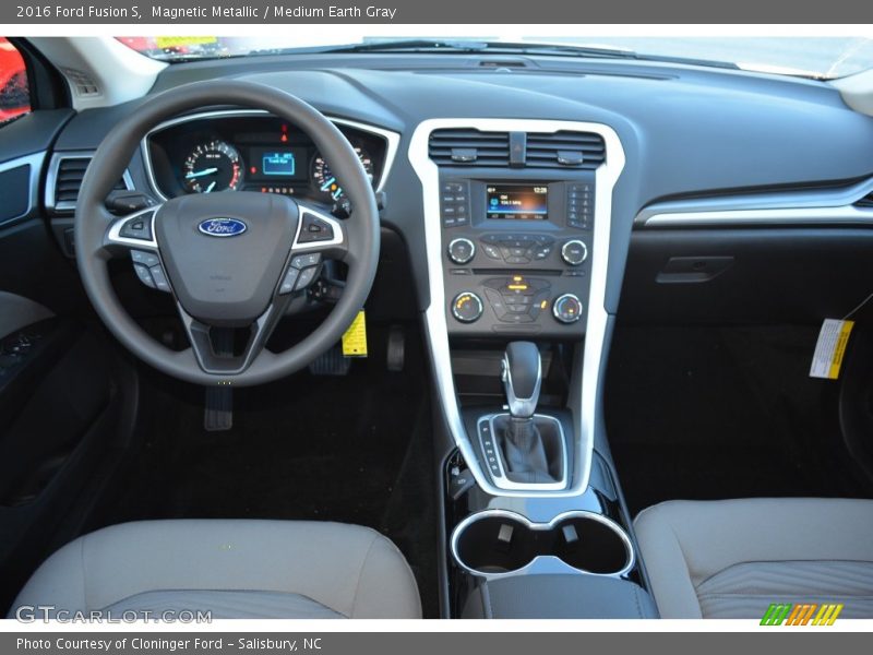 Magnetic Metallic / Medium Earth Gray 2016 Ford Fusion S