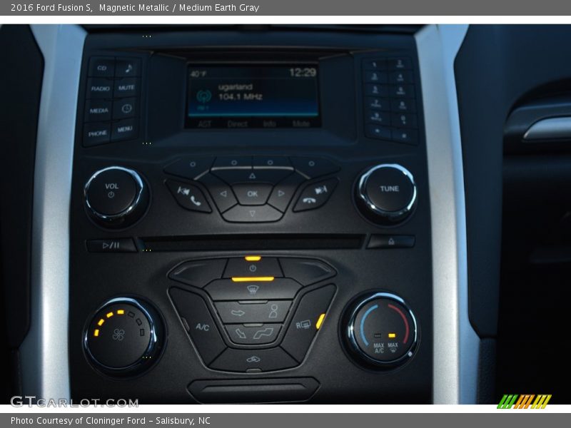 Magnetic Metallic / Medium Earth Gray 2016 Ford Fusion S