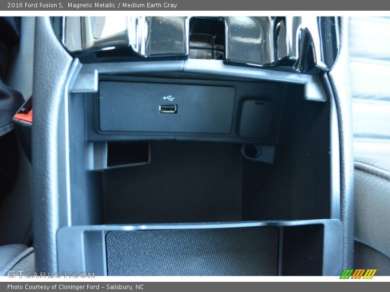 Magnetic Metallic / Medium Earth Gray 2016 Ford Fusion S
