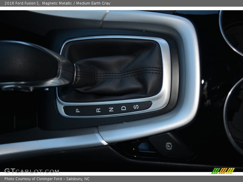 Magnetic Metallic / Medium Earth Gray 2016 Ford Fusion S