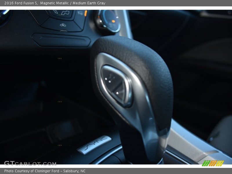 Magnetic Metallic / Medium Earth Gray 2016 Ford Fusion S